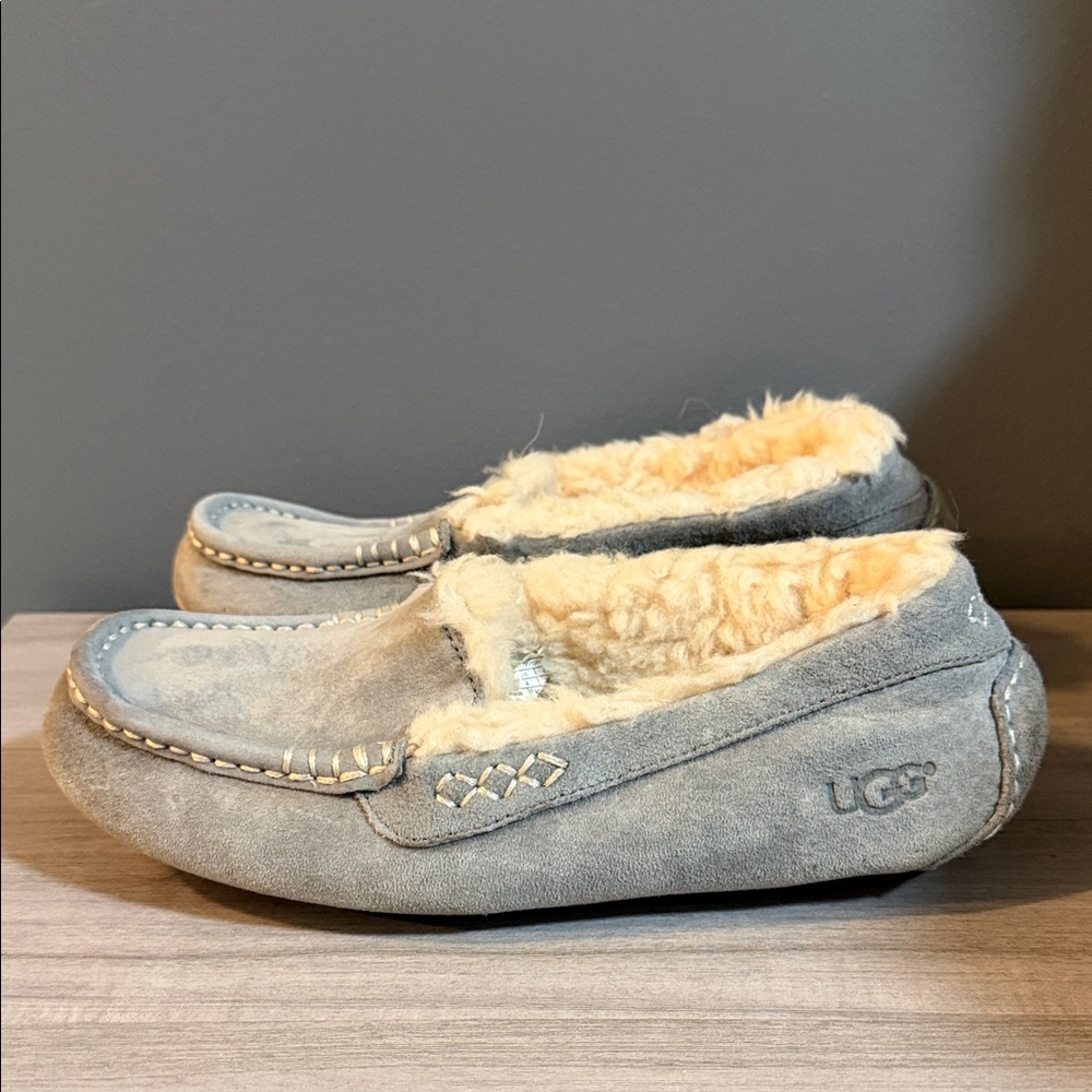 Ugg‎ slippers